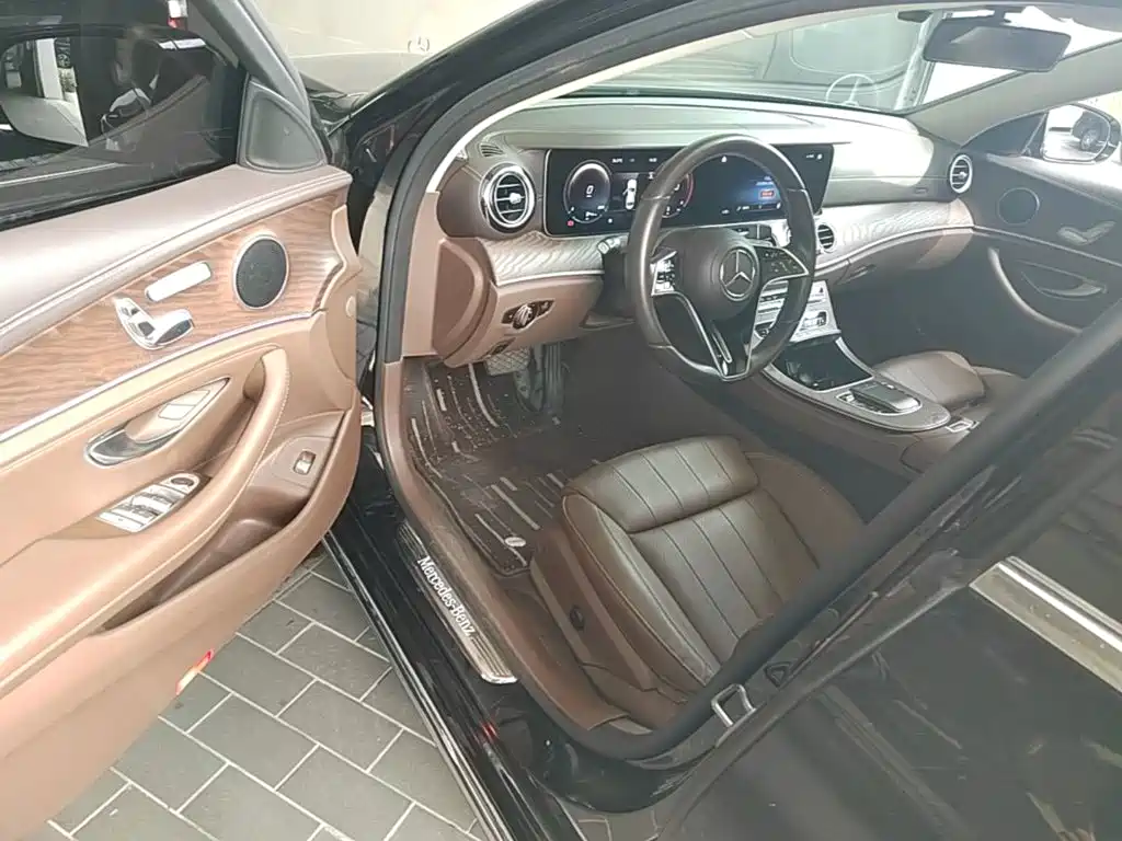 Mercedes-Benz E-Class — миниатюра 21