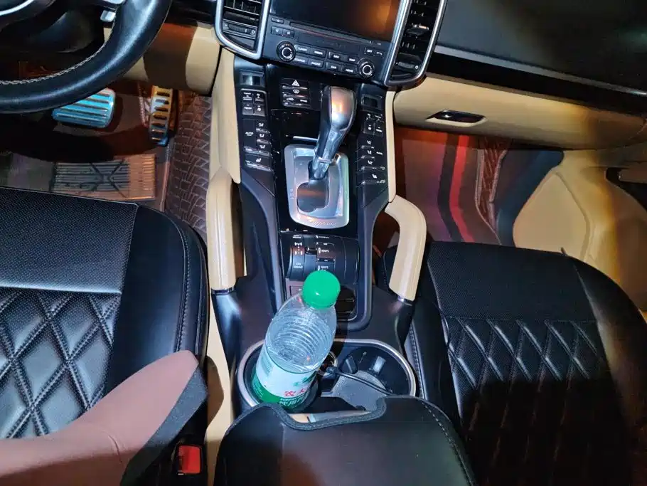 Porsche Cayenne — миниатюра 16