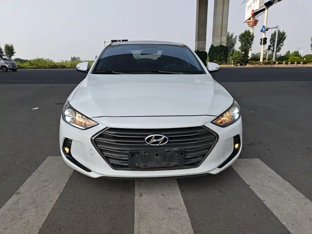 Hyundai Elantra — миниатюра 3