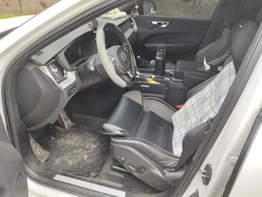 Volvo XC60 PHEV — миниатюра 9