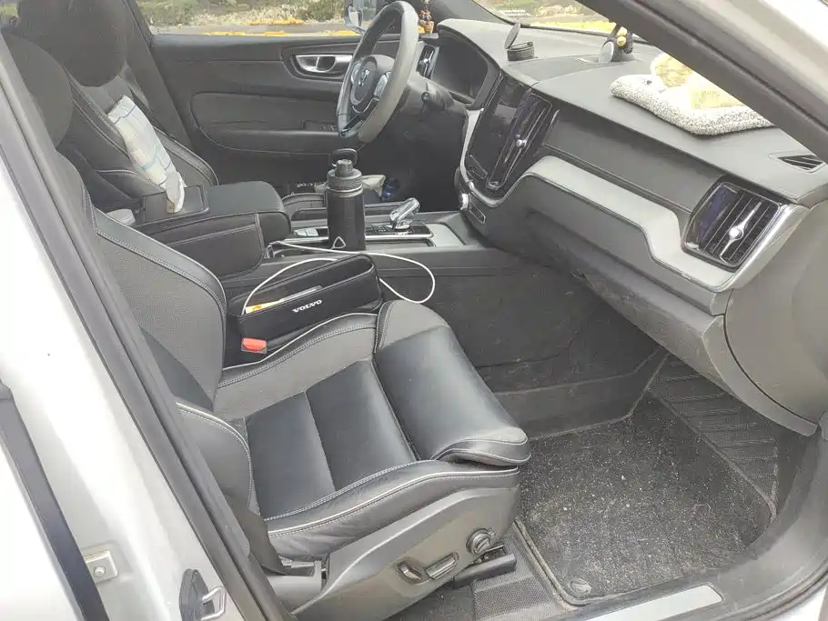 Volvo XC60 PHEV — миниатюра 8