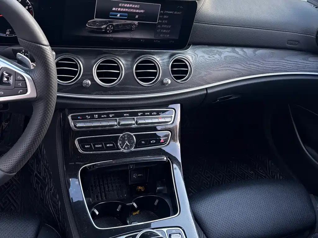 Mercedes-Benz E-Class — миниатюра 13