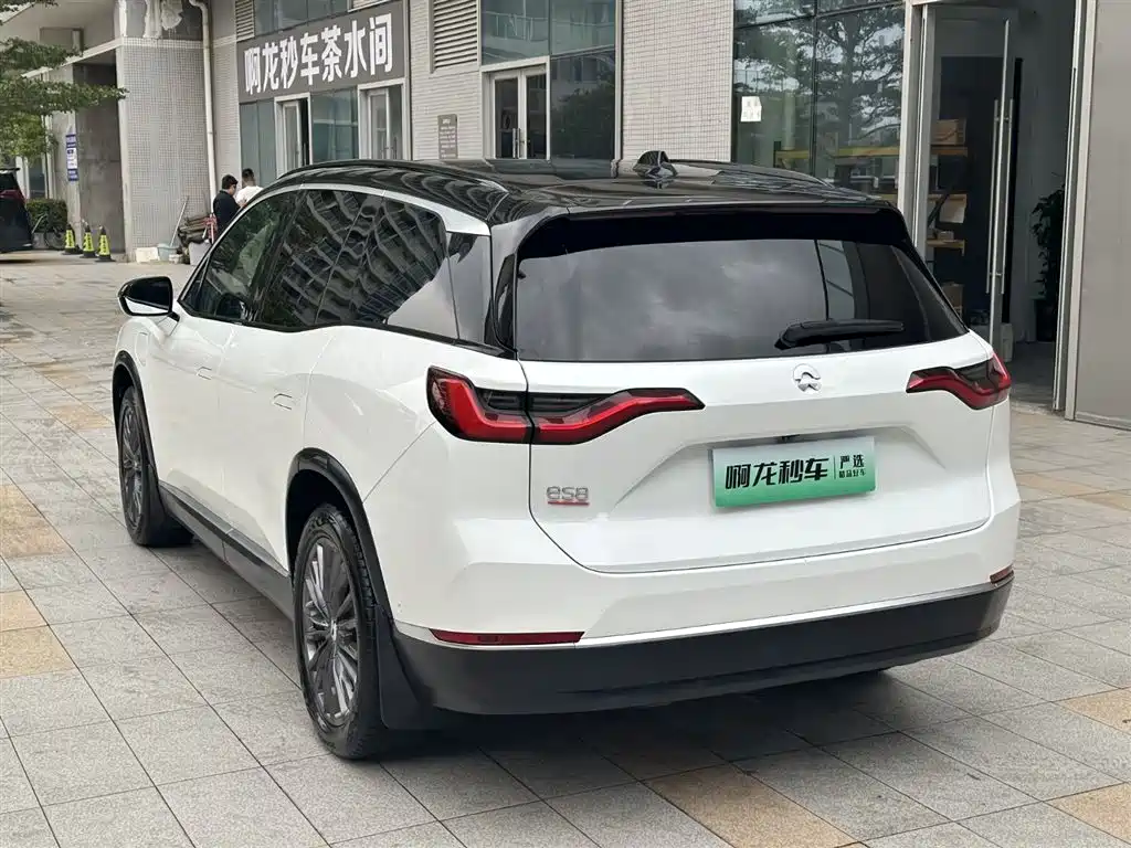 NIO ES8 2020 415KM мест