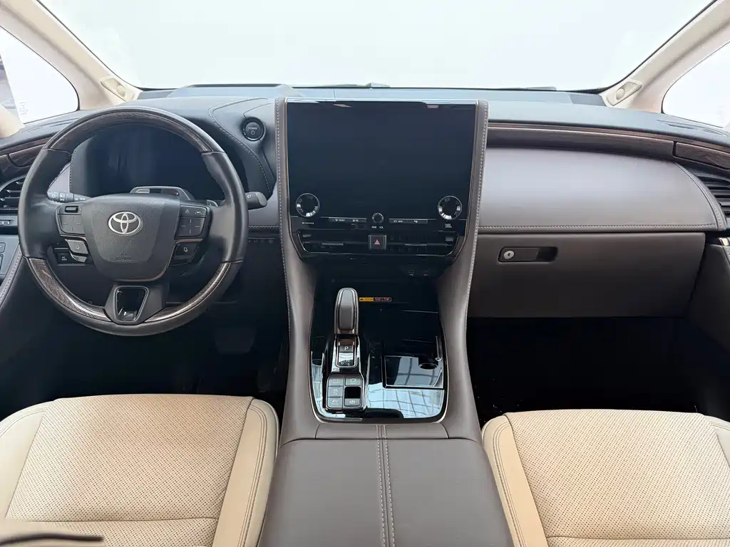 Toyota Alphard — миниатюра 10