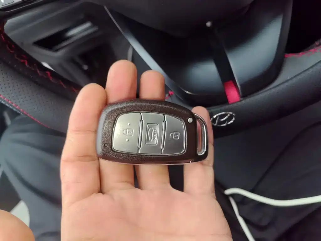 Hyundai Elantra — миниатюра 9