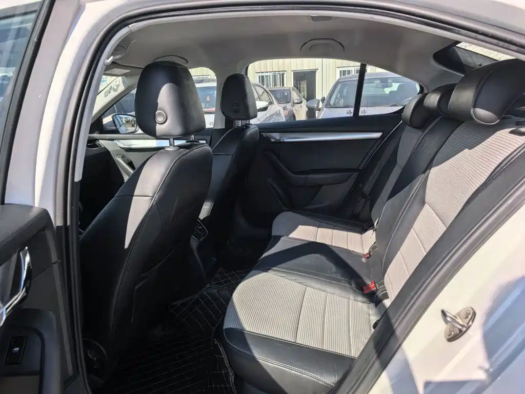 Skoda Octavia — миниатюра 12