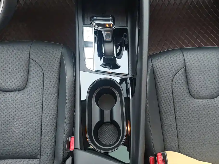 Hyundai Elantra — миниатюра 16