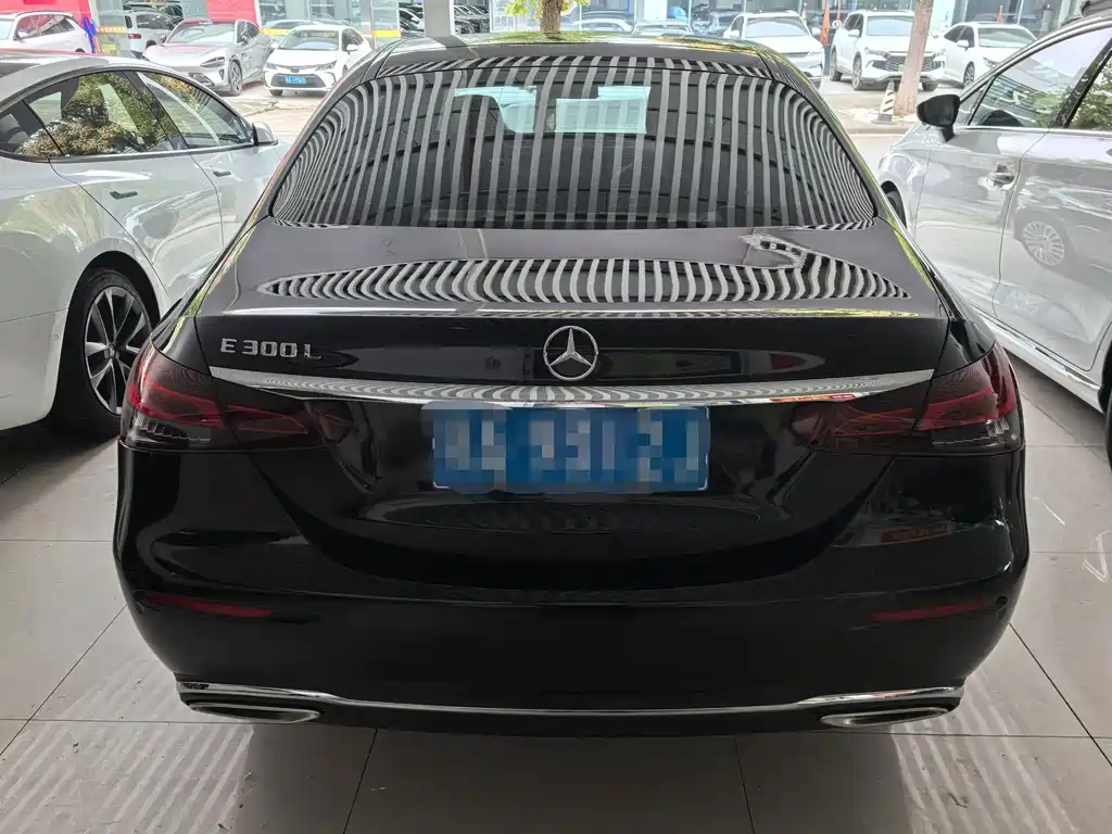 Mercedes-Benz E-Class — миниатюра 17