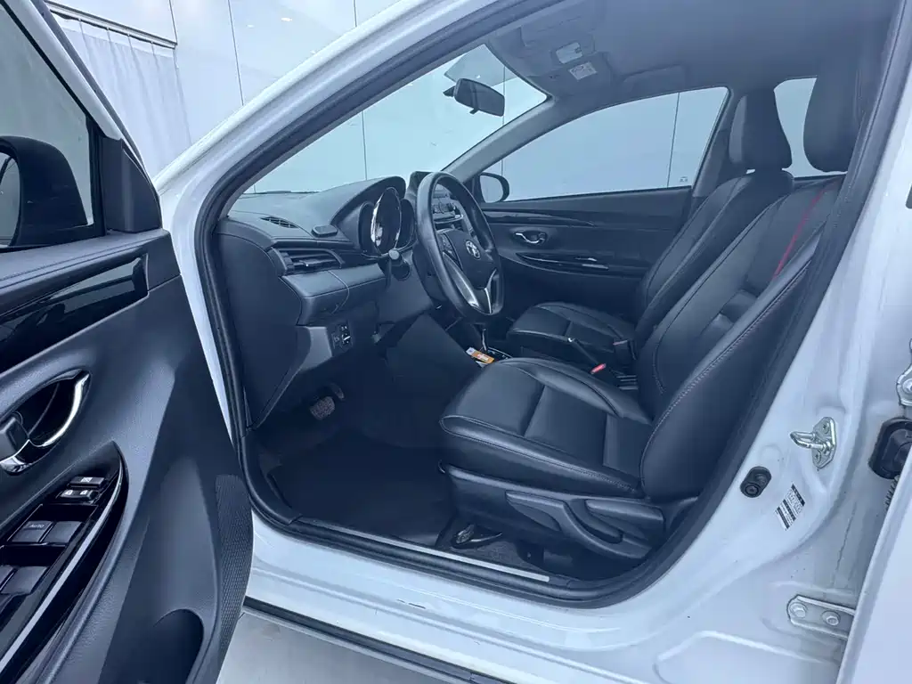 Toyota Yaris L — миниатюра 7