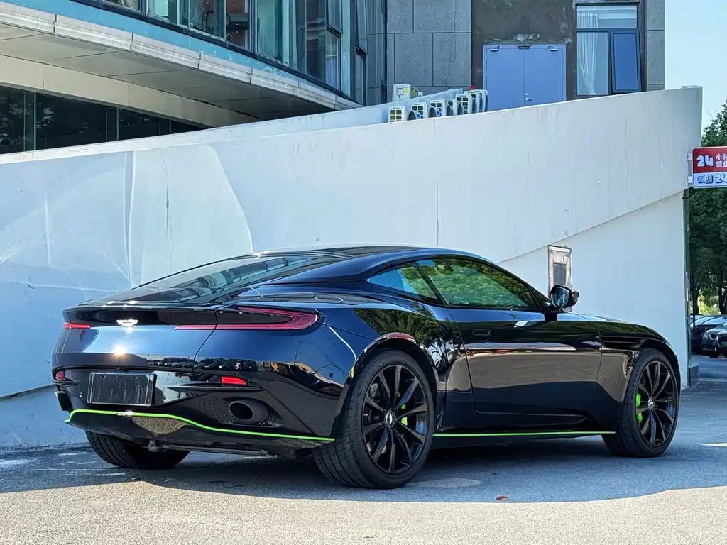 ASTON MARTIN DB11