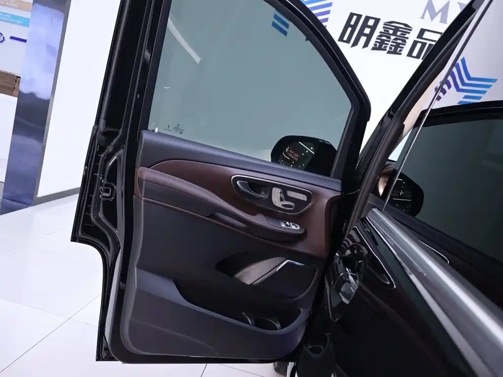 Mercedes-Benz V-Class — миниатюра 18