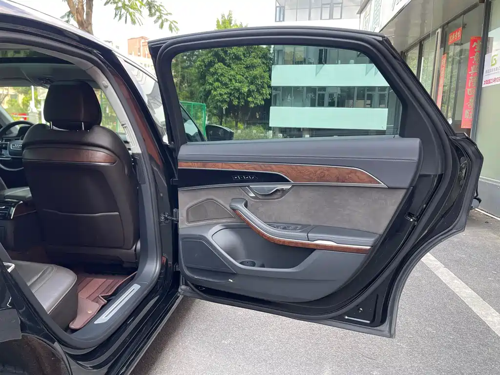Audi A8 — миниатюра 16