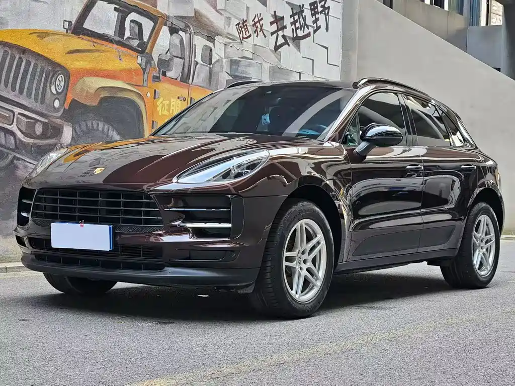 PORSCHE MACAN