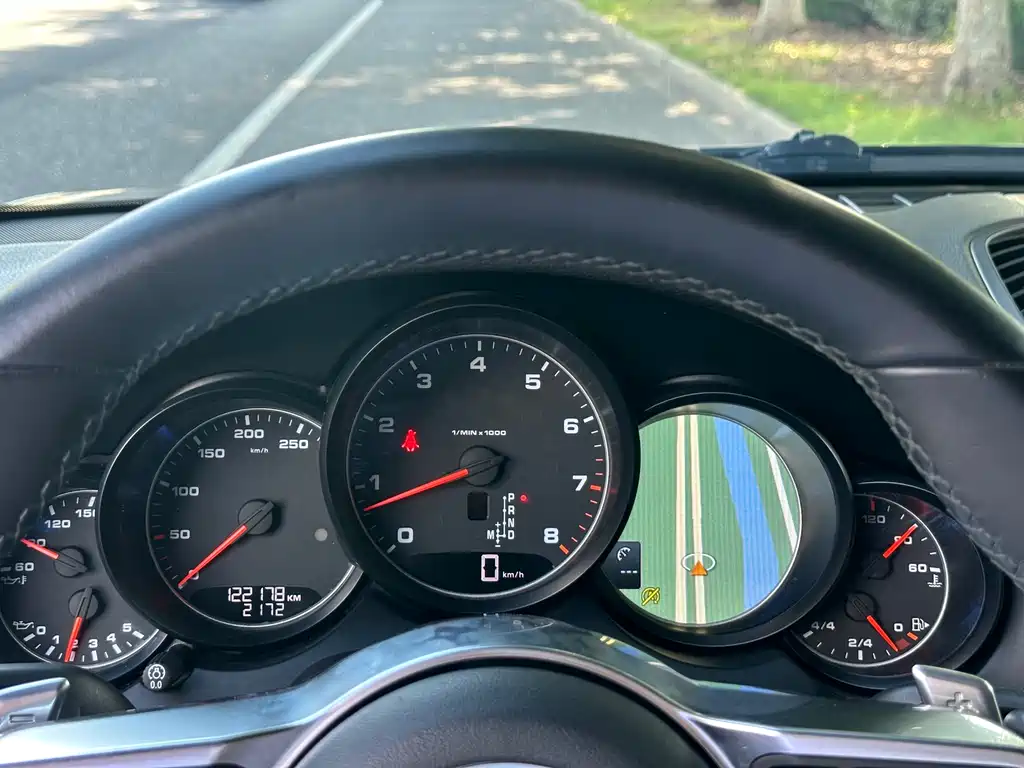 Porsche Cayenne — миниатюра 8