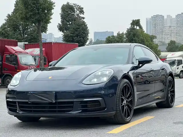 PORSCHE PANAMERA