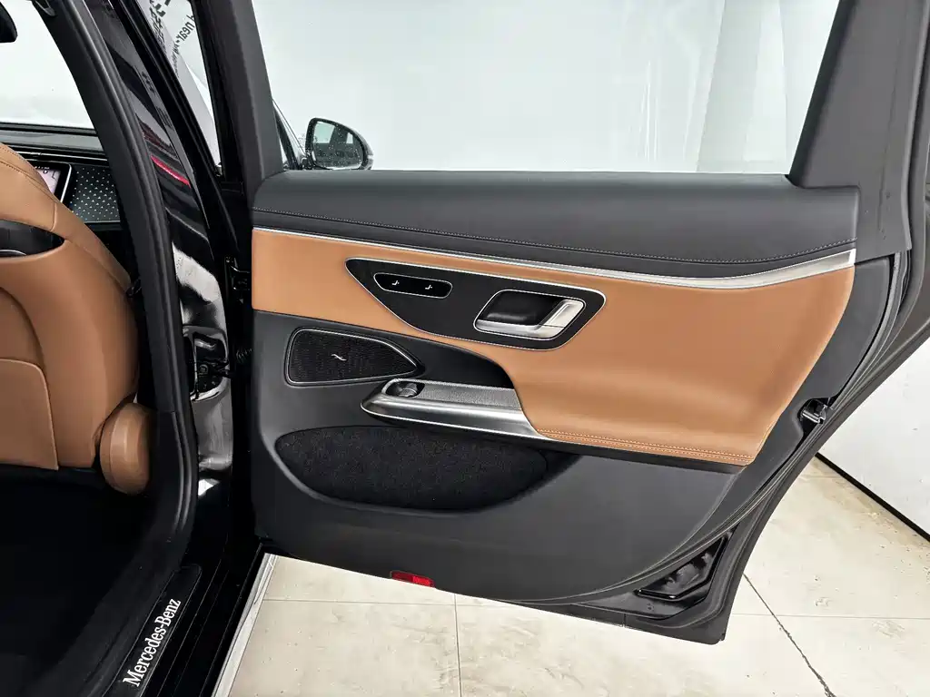 Mercedes-Benz E-Class — миниатюра 21