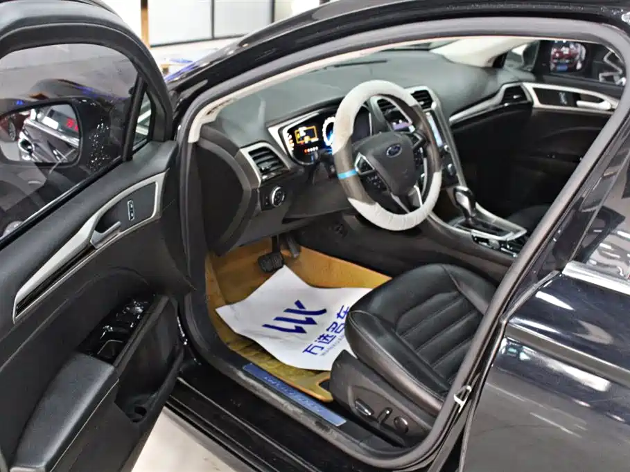 Ford Mondeo 2013 2.0L GTDi200 Fashion
