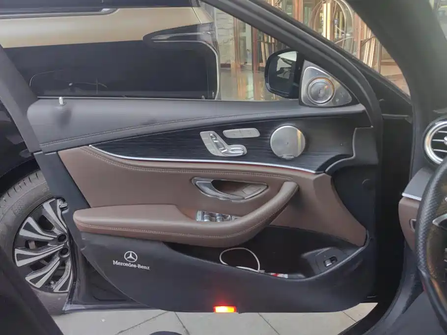 Mercedes-Benz E-Class — миниатюра 7