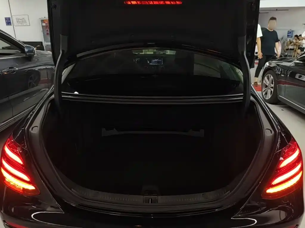 Mercedes-Benz E-Class — миниатюра 19