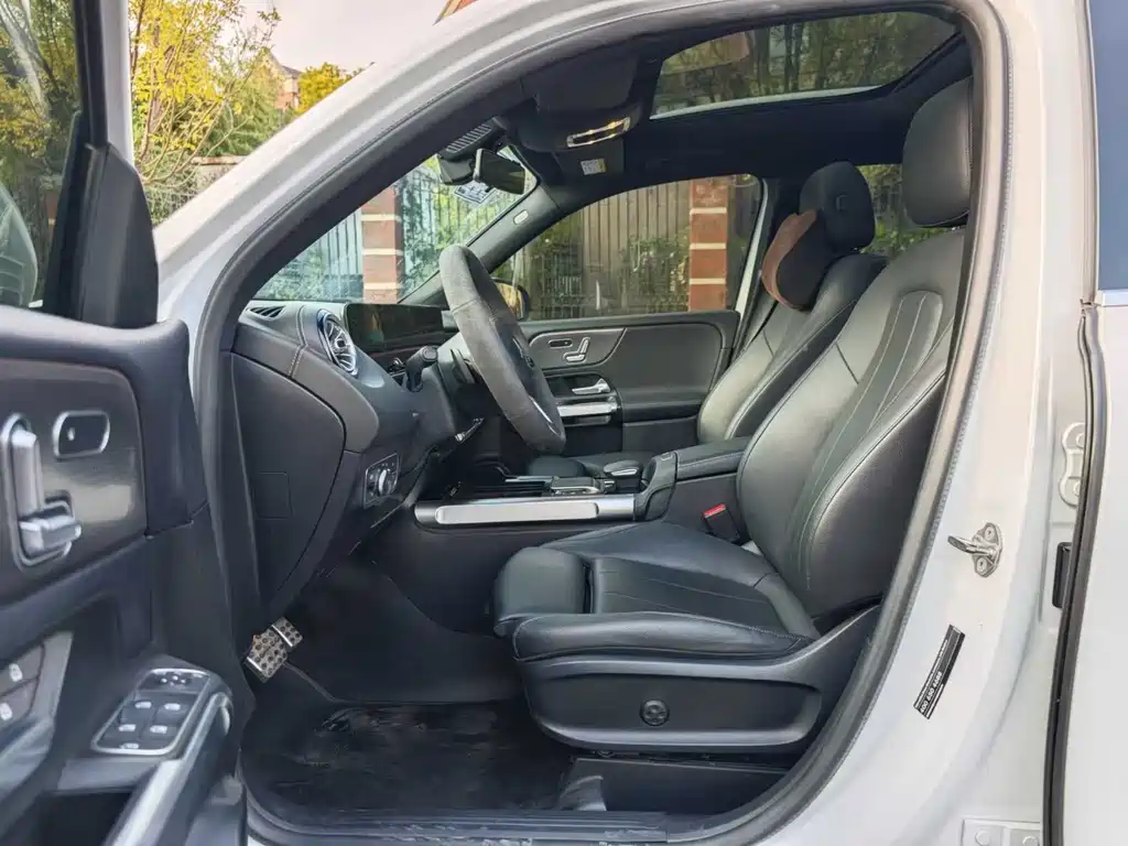MERCEDES-BENZ  GLB