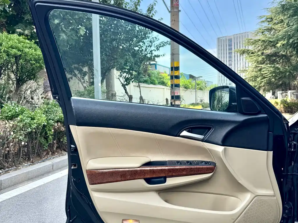 Honda Accord — миниатюра 14