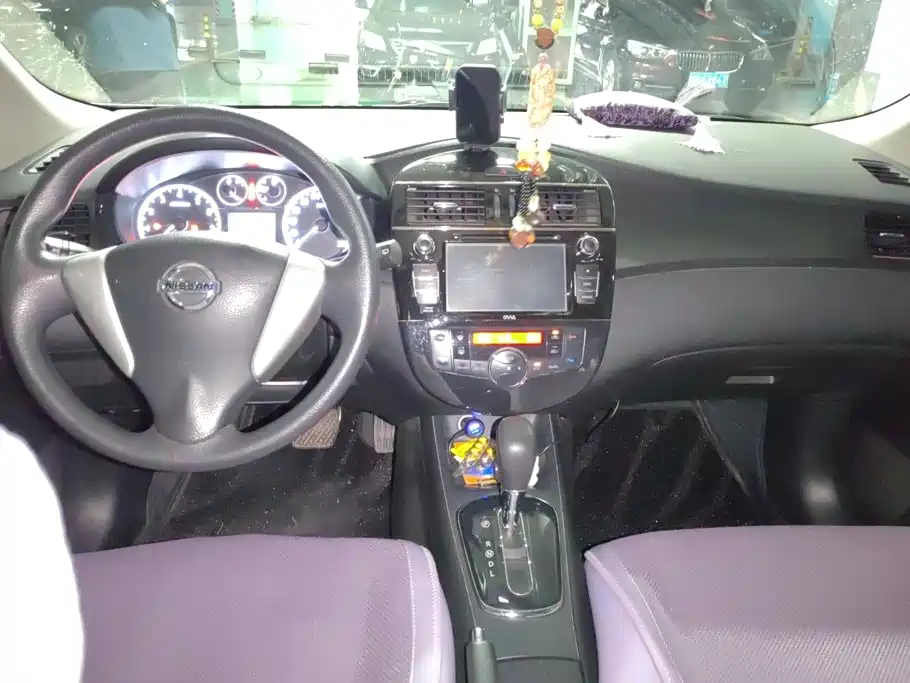 Nissan Tiida — миниатюра 12