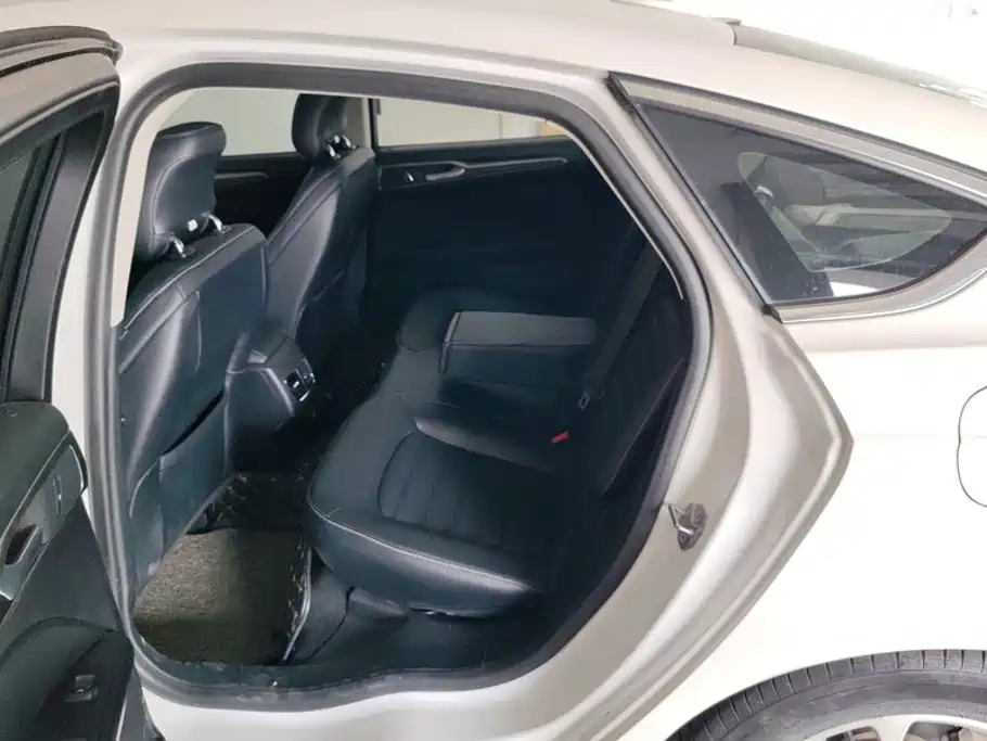 Ford Mondeo — миниатюра 11