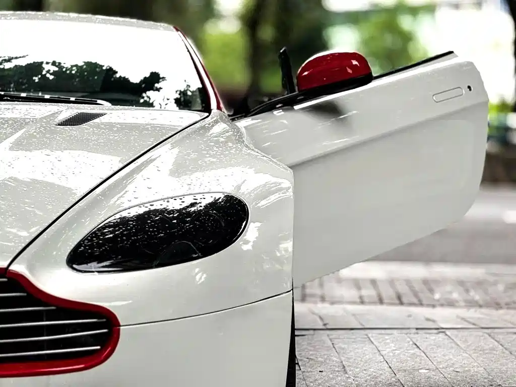 Aston Martin V8 Vantage — миниатюра 9