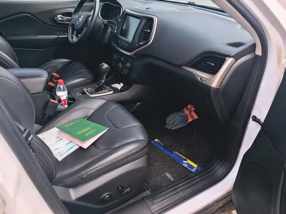 Jeep Cherokee — миниатюра 8
