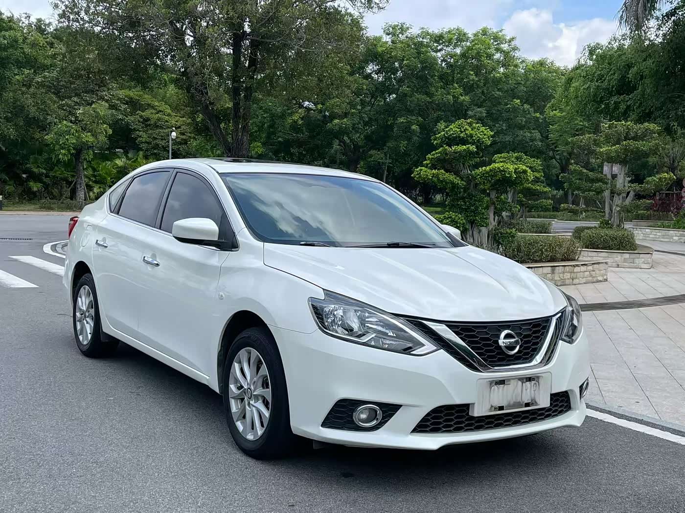 Nissan Sylphy 1.6 л 2021 г. Белый, пробег 39000 км