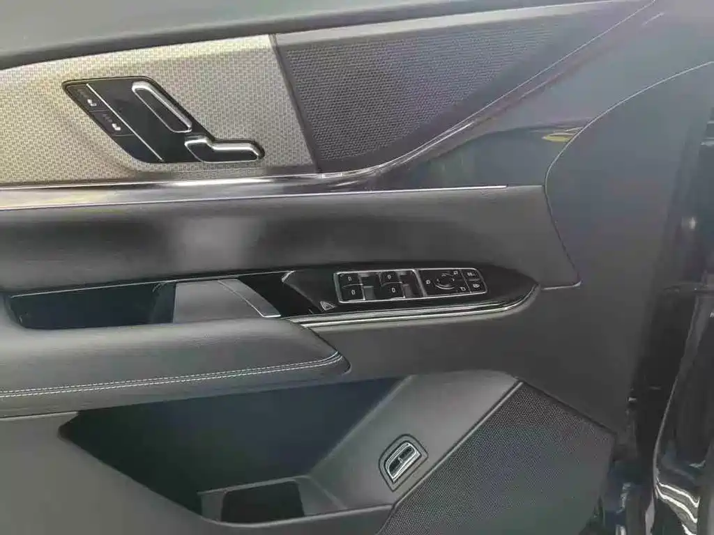 Cadillac XT5 — миниатюра 8