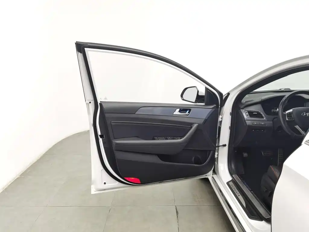 Hyundai Sonata — миниатюра 8