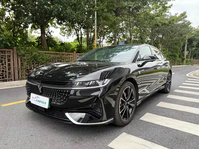 VOYAH LANTU CHASING LIGHT 2024