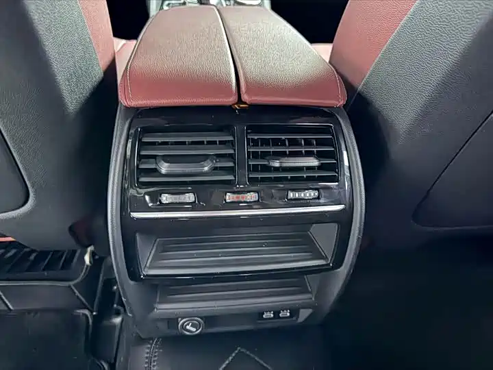 BMW 5 Series — миниатюра 9