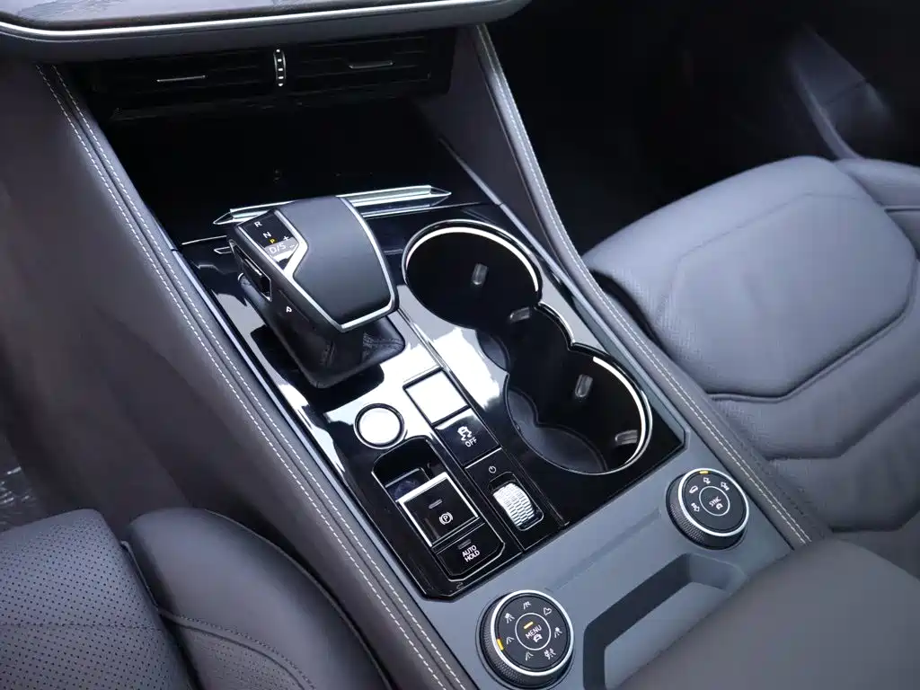 Volkswagen Touareg — миниатюра 12