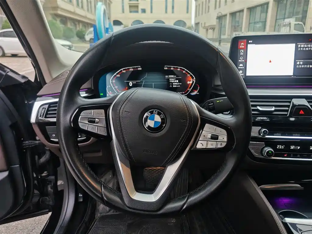 BMW 5 Series — миниатюра 6