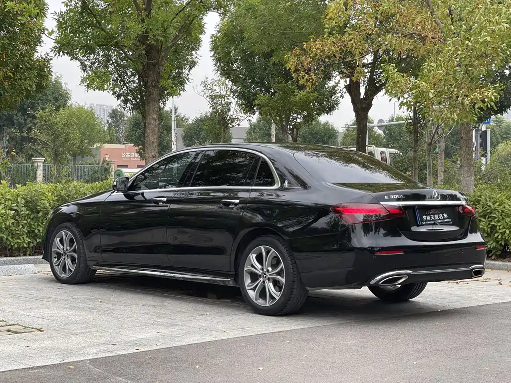 Mercedes-Benz E-Class — миниатюра 7