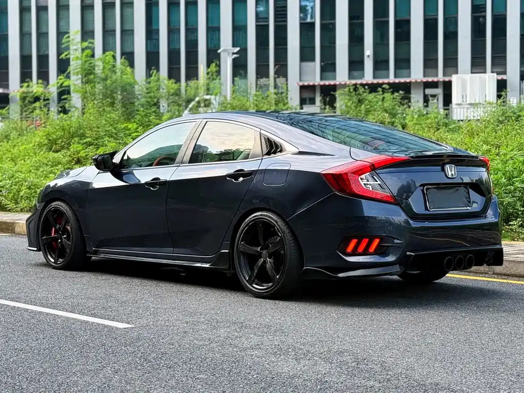 Honda Civic — миниатюра 10