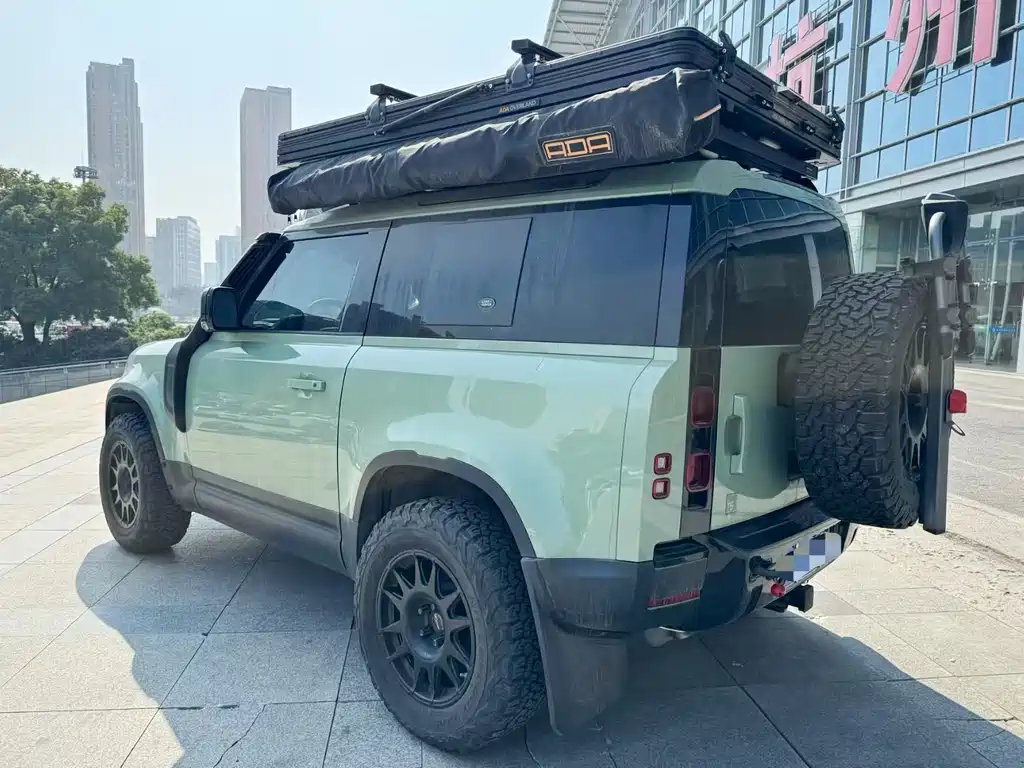 LAND ROVER DEFENDER