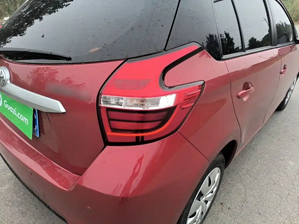 Toyota Yaris L — миниатюра 8