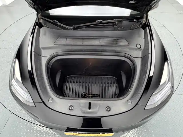 Tesla Model Y — миниатюра 19