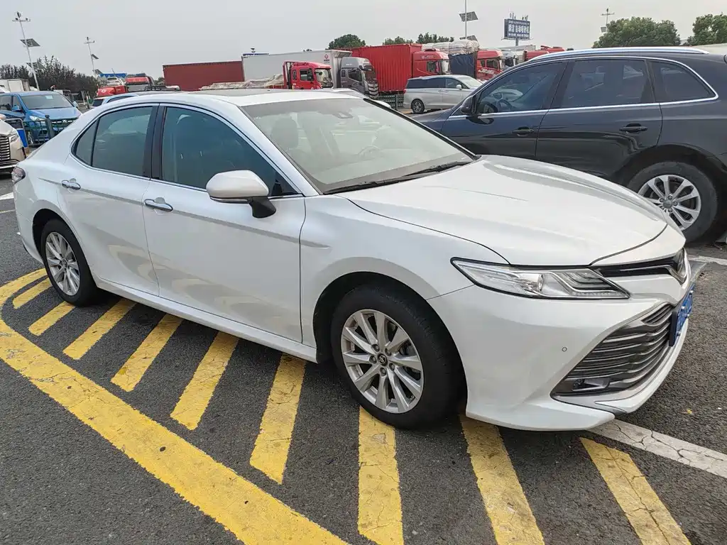 Toyota Camry — миниатюра 4