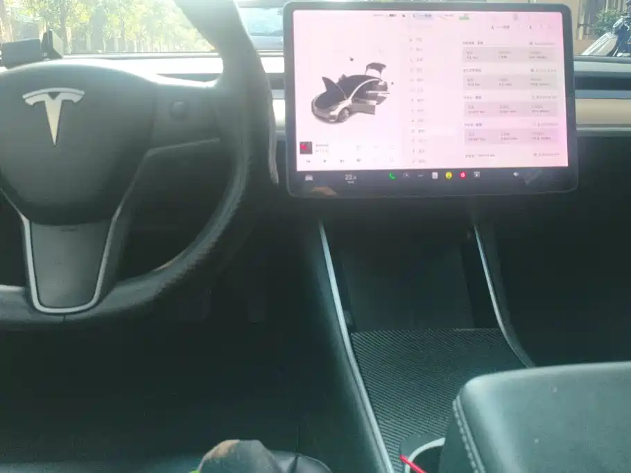Tesla Model 3 — миниатюра 16