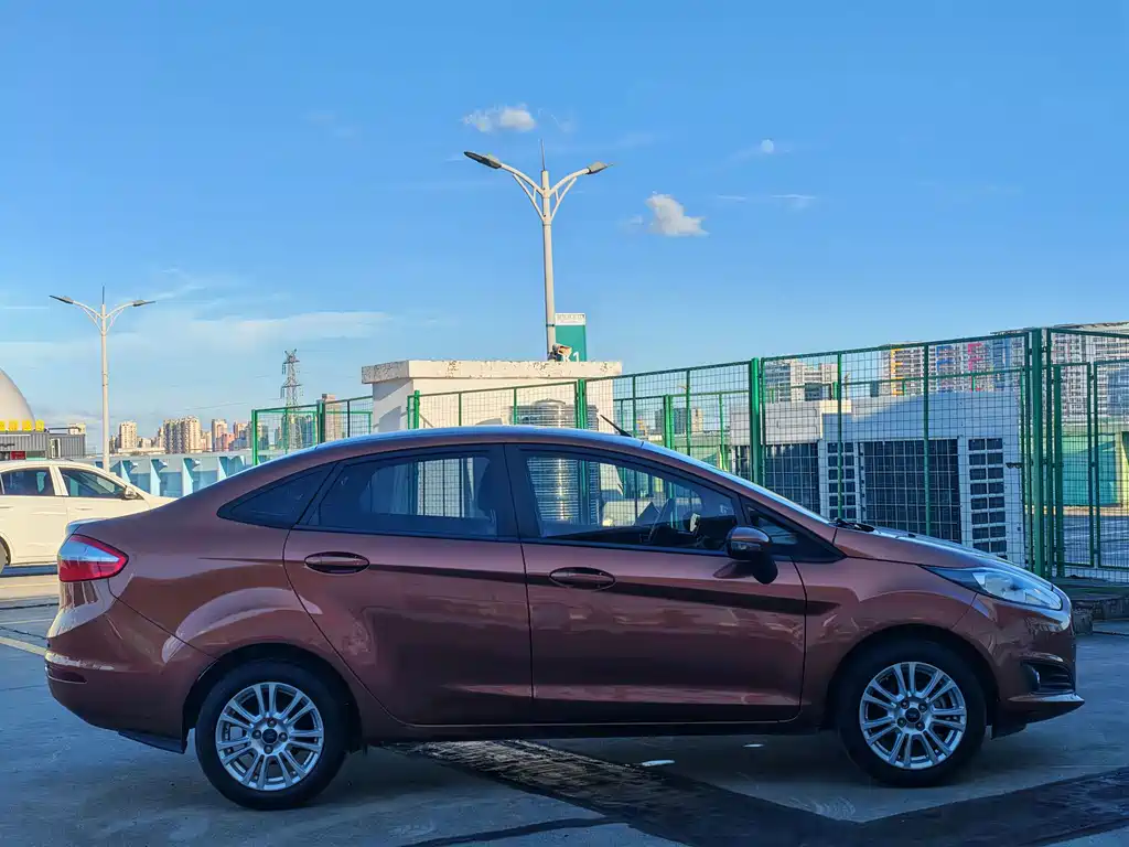 Ford Fiesta — миниатюра 7