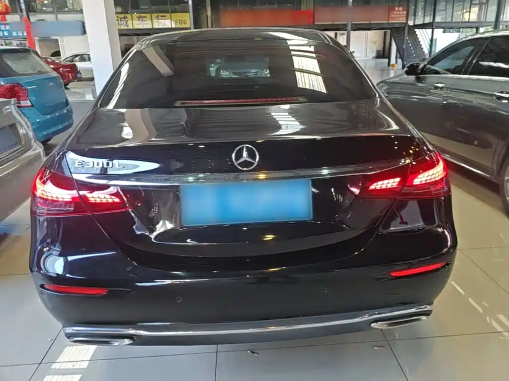 Mercedes-Benz E-Class — миниатюра 6