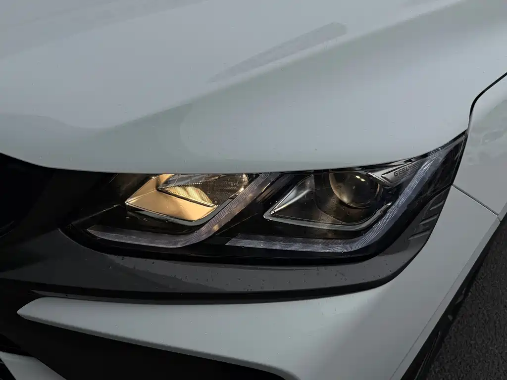 Geely Binyue — миниатюра 13