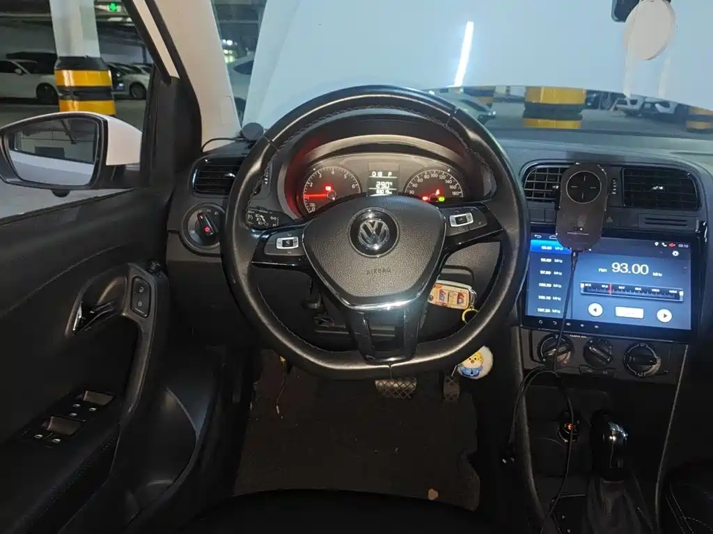Volkswagen Polo — миниатюра 6