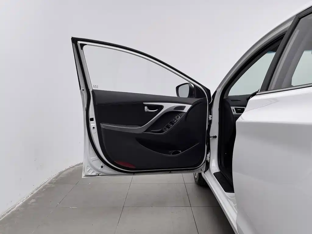 Hyundai Elantra Langdong — миниатюра 8