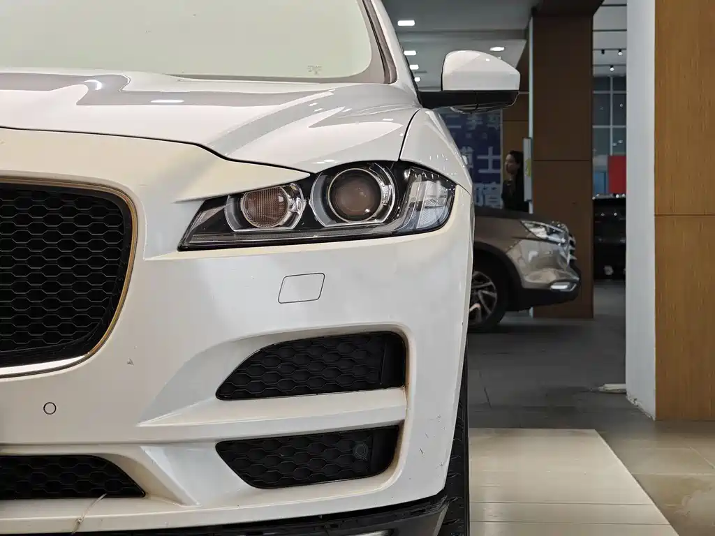 Jaguar F-Pace 2018 2.0T Premium