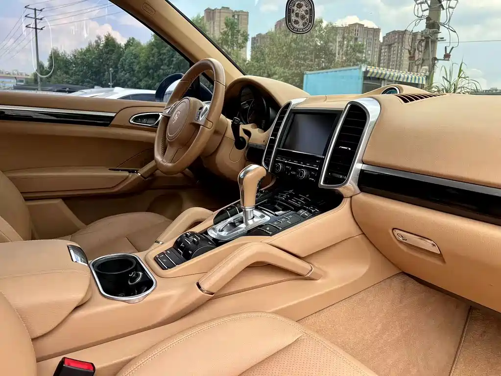 Porsche Cayenne — миниатюра 16